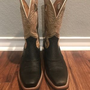 Men's black Ariat cowboy boots